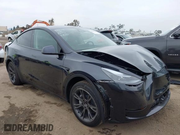 2025 Tesla Model Y Long Range z VIN 7SAYGDED8SF259764, wystawiony jako IAAI lot #42095888 z przebiegiem 2 685 mil mil oraz . Historia ofert i sprzedaży dostępna na DreamBid. Obrazek 1.