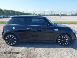 2020 MINI Hardtop Cooper S z VIN WMWXR5C07L2L55038, wystawiony jako IAAI lot #42031685 z przebiegiem 20 629 mil mil oraz . Historia ofert i sprzedaży dostępna na DreamBid. Obrazek 13.