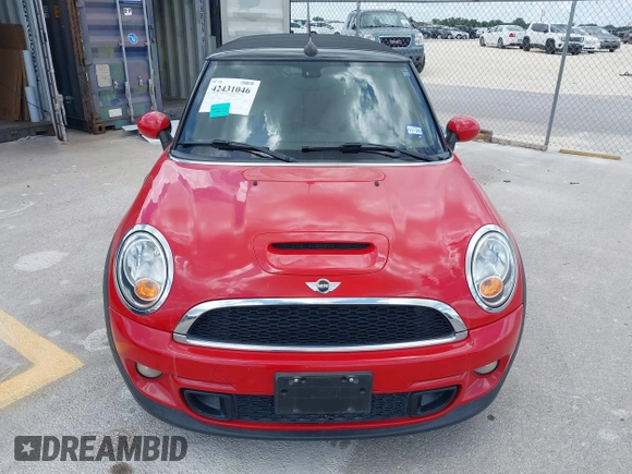 2014 MINI Convertible S z VIN WMWZP3C56ET707702, wystawiony jako IAAI lot #42431046 z przebiegiem 65 726 mil mil oraz . Historia ofert i sprzedaży dostępna na DreamBid. Obrazek 12.