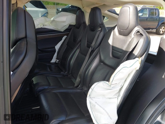 2016 Tesla Model X 70D z VIN 5YJXCAE29GF003478, wystawiony jako IAAI lot #41965737 z przebiegiem 105 930 mil mil oraz . Historia ofert i sprzedaży dostępna na DreamBid. Obrazek 8.