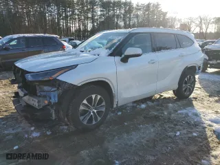 2022 Toyota Highlander XLE with VIN 5TDGZRBH1NS560710, listed as a Copart auction lot 45532235 with 57,781 mi miles and Salvage Title. Bid and sale history available at carsss.com. Image 1.