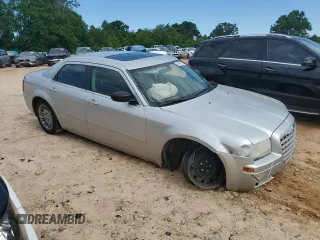 2005 Chrysler 300 300 z VIN 2C3JA43R25H544980, wystawiony jako Copart lot #55943375 z przebiegiem 67 298 mil mil oraz Szkoda całkowita • Salvage title. Historia ofert i sprzedaży dostępna na DreamBid. Obrazek 4.