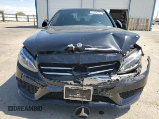 2018 Mercedes-Benz C 300 z VIN WDDWF4KB7JR411882, wystawiony jako Copart lot #54188285 z przebiegiem 52 649 mil mil oraz Szkoda całkowita • Salvage title. Historia ofert i sprzedaży dostępna na DreamBid. Obrazek 5.
