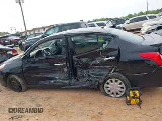 2019 Nissan Versa SV z VIN 3N1CN7AP4KL820481, wystawiony jako IAAI lot #42033570 z przebiegiem 106 678 mil mil oraz . Historia ofert i sprzedaży dostępna na DreamBid. Obrazek 14.