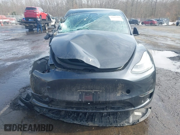 2024 Tesla Model Y Long Range with VIN 7SAYGDEE8RF084936, listed as a IAAI auction lot 41615104 with 14,622 mi miles. Bid and sale history available at carsss.com. Image 12.