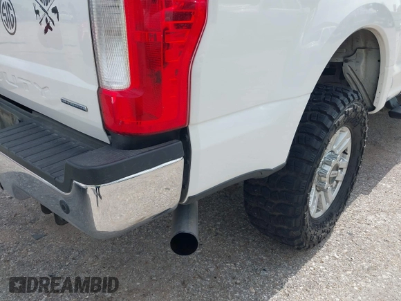 2017 Ford F-250 Lariat z VIN 1FT7W2B68HEC85264, wystawiony jako IAAI lot #42493873 z przebiegiem 185 868 mil mil oraz . Historia ofert i sprzedaży dostępna na DreamBid. Obrazek 6.