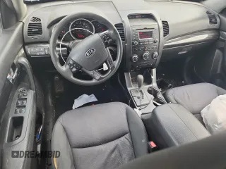 2012 Kia Sorento LX z VIN 5XYKT4A67CG237867, wystawiony jako Copart lot #59290895 z przebiegiem 276 190 mil mil oraz Szkoda całkowita • Salvage title. Historia ofert i sprzedaży dostępna na DreamBid. Obrazek 8.