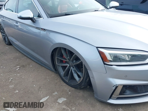2019 Audi S5 Sportback Prestige z VIN WAUC4CF55KA011706, wystawiony jako IAAI lot #40804401 z przebiegiem 103 817 mil mil oraz . Historia ofert i sprzedaży dostępna na DreamBid. Obrazek 6.