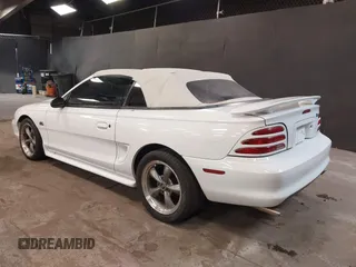 1995 Ford Mustang z VIN 1FALP45T8SF226134, wystawiony jako IAAI lot #42378456 z przebiegiem 34 868 mil mil oraz . Historia ofert i sprzedaży dostępna na DreamBid. Obrazek 3.