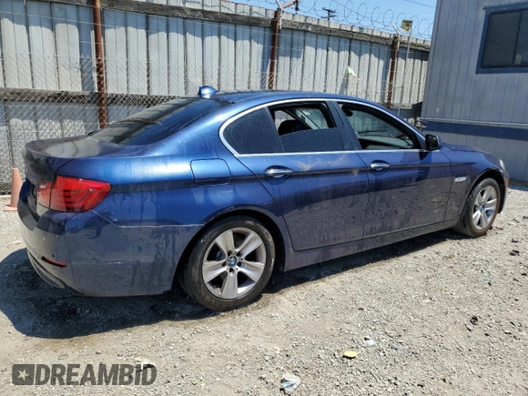 2012 BMW 5 Series 528i z VIN WBAXG5C51CDX06029, wystawiony jako Copart lot #56512415 z przebiegiem 126 307 mil mil oraz Czysty tytuł • Clean title. Historia ofert i sprzedaży dostępna na DreamBid. Obrazek 3.