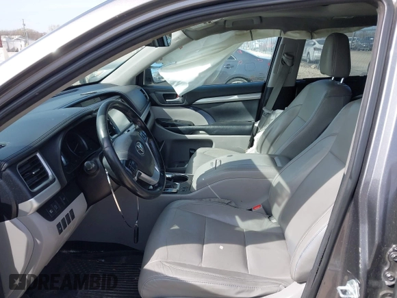 2018 Toyota Highlander SE with VIN 5TDJZRFH8JS530792, listed as a IAAI auction lot 42054634 with 272,748 mi miles and . Bid and sale history available at DreamBid. Image 5.