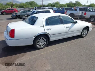 2005 Lincoln Town Car Signature Limited z VIN 1LNHM82W05Y664360, wystawiony jako IAAI lot #41902957 z przebiegiem 247 669 mil mil oraz . Historia ofert i sprzedaży dostępna na DreamBid. Obrazek 4.