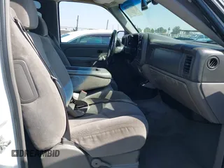 2004 Chevrolet Tahoe LS with VIN 1GNEC13T44R321833, listed as a IAAI auction lot 40559396 with 170,652 mi miles and . Bid and sale history available at DreamBid. Image 5.