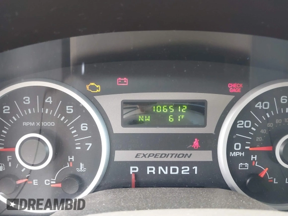 2005 Ford Expedition Special Service with VIN 1FMPU15595LA67565, listed as a IAAI auction lot 41723035 with 106,512 mi miles. Bid and sale history available at carsss.com. Image 7.