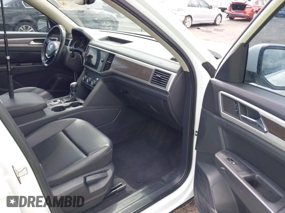 2019 Volkswagen Atlas SE with VIN 1V2WR2CA4KC509962, listed as a IAAI auction lot 42147840 with 67,557 mi miles and . Bid and sale history available at DreamBid. Image 5.