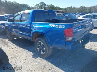 2017 Toyota Tacoma SR5 with VIN 5TFCZ5AN5HX120986, listed as a IAAI auction lot 41230963 with 93,258 mi miles. Bid and sale history available at carsss.com. Image 3.