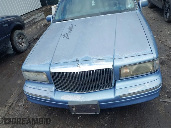1995 Lincoln Town Car Executive with VIN 1LNLM81W9SY676031, listed as a IAAI auction lot 42537591 with 97,467 mi miles and . Bid and sale history available at DreamBid. Image 6.