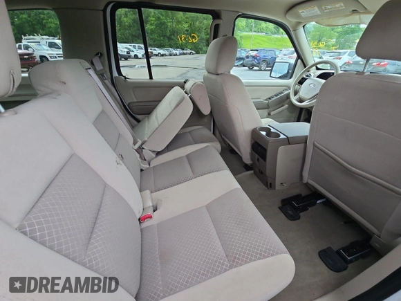 2006 Ford Explorer XLS z VIN 1FMEU72E26UB03509, wystawiony jako IAAI lot #42511818 z przebiegiem 126 541 mil mil oraz . Historia ofert i sprzedaży dostępna na DreamBid. Obrazek 36.