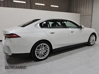 2024 BMW 5 Series 530i with VIN WBA43FJ00RCR68294, listed as a Copart auction lot 54630015 with 27,879 mi miles and Clean Title. Bid and sale history available at carsss.com. Image 3.