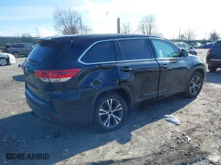 2018 Toyota Highlander LE with VIN 5TDBZRFHXJS825574, listed as a IAAI auction lot 41602075 with 87,954 mi miles. Bid and sale history available at carsss.com. Image 4.