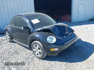 2005 Volkswagen New Beetle Coupe GL with VIN 3VWBK31C25M413925, listed as a IAAI auction lot 39823280 with 72,382 mi miles. Bid and sale history available at carsss.com. Image 1.