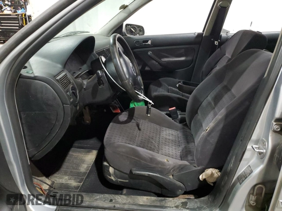 2001 Volkswagen Golf z VIN 9BWGD61J714058300, wystawiony jako Copart lot #77449634 z przebiegiem 137 048 mil mil oraz Szkoda całkowita • Salvage title. Historia ofert i sprzedaży dostępna na DreamBid. Obrazek 7.