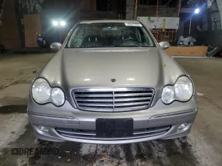 2005 Mercedes-Benz C 320 z VIN WDBRF84J65F557876, wystawiony jako Copart lot #76041884 z przebiegiem 113 664 mil mil oraz Czysty tytuł • Clean title. Historia ofert i sprzedaży dostępna na DreamBid. Obrazek 5.