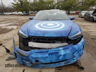 2023 Audi e-tron GT Premium Plus z VIN WAUFJBFW2P7002510, wystawiony jako Copart lot #44604894 z przebiegiem 14 833 mil mil oraz . Historia ofert i sprzedaży dostępna na DreamBid. Obrazek 5.