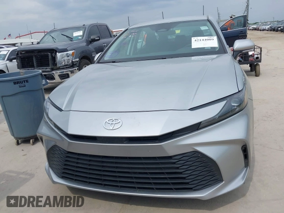 2025 Toyota Camry LE with VIN 4T1DAACK5SU000942, listed as a IAAI auction lot 42144009 with 23,505 mi miles and . Bid and sale history available at DreamBid. Image 12.