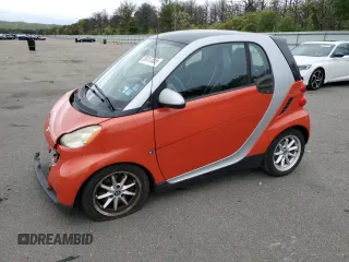 2008 Smart fortwo Pure z VIN WMEEJ31X18K155044, wystawiony jako Copart lot #58137355 z przebiegiem 62 718 mil mil oraz Szkody całkowita. Historia ofert i sprzedaży dostępna na DreamBid. Obrazek 1.