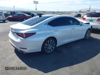 2019 Lexus ES 350 with VIN 58ABZ1B15KU032601, listed as a IAAI auction lot 42334337 with 82,599 mi miles and . Bid and sale history available at DreamBid. Image 4.