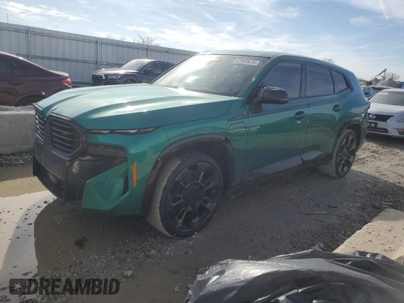2024 BMW XM z VIN 5YM23CS05R9V07202, wystawiony jako Copart lot #42382675 z przebiegiem 10 028 mil mil oraz Szkody całkowita. Historia ofert i sprzedaży dostępna na DreamBid. Obrazek 1.