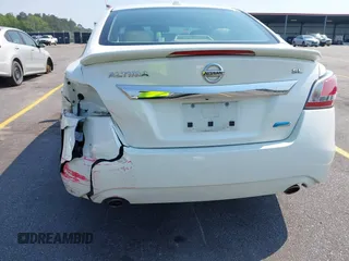 2014 Nissan Altima 2.5 with VIN 1N4AL3AP0EC110695, listed as a IAAI auction lot 41982775 with 105,395 mi miles. Bid and sale history available at carsss.com. Image 14.
