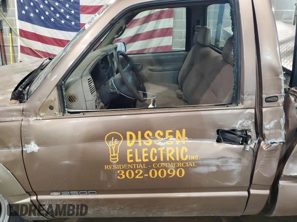 1997 Chevrolet Silverado 2500 z VIN 1GCGK24R4VZ218989, wystawiony jako Copart lot #81666954 z przebiegiem 286 219 mil mil oraz Szkoda całkowita • Salvage title. Historia ofert i sprzedaży dostępna na DreamBid. Obrazek 7.