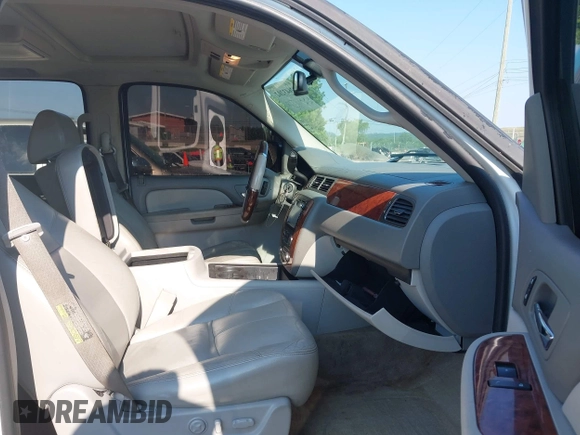2007 Chevrolet Tahoe LTZ with VIN 1GNFK13057J121978, listed as a IAAI auction lot 42643202 with 240,004 mi miles and . Bid and sale history available at DreamBid. Image 5.