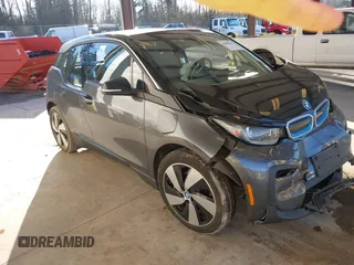 2019 BMW i3 z VIN WBY8P4C51K7E52192, wystawiony jako IAAI lot #41696266 z przebiegiem 44 030 mil mil oraz . Historia ofert i sprzedaży dostępna na DreamBid. Obrazek 1.