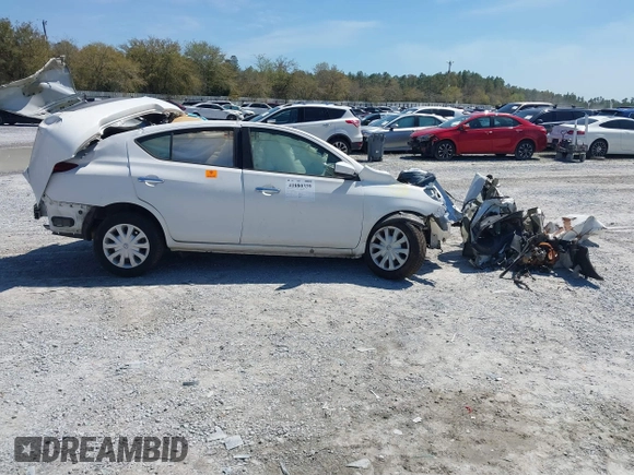 2017 Nissan Versa S Plus z VIN 3N1CN7AP4HL821719, wystawiony jako IAAI lot #41880339 z przebiegiem Nie podano mil oraz . Historia ofert i sprzedaży dostępna na DreamBid. Obrazek 12.