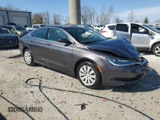 2015 Chrysler 200 LX z VIN 1C3CCCFBXFN610082, wystawiony jako Copart lot #53968855 z przebiegiem 116 395 mil mil oraz Czysty tytuł • Clean title. Historia ofert i sprzedaży dostępna na DreamBid. Obrazek 4.