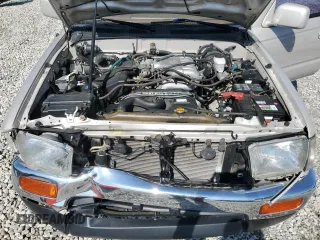 1998 Toyota 4Runner SR5 z VIN JT3GN86R0W0076447, wystawiony jako Copart lot #52280815 z przebiegiem 231 742 mil mil oraz Szkoda całkowita • Salvage title. Historia ofert i sprzedaży dostępna na DreamBid. Obrazek 12.