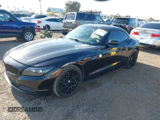 2012 BMW Z4 sDrive28i z VIN WBALL5C56CE716558, wystawiony jako IAAI lot #42065347 z przebiegiem 93 438 mil mil oraz . Historia ofert i sprzedaży dostępna na DreamBid. Obrazek 2.