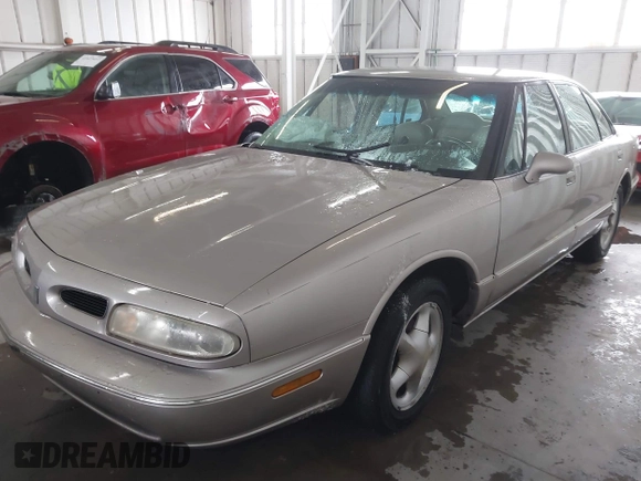 1996 Oldsmobile LSS z VIN 1G3HY5217T4809863, wystawiony jako IAAI lot #41623766 z przebiegiem 186 701 mil mil oraz . Historia ofert i sprzedaży dostępna na DreamBid. Obrazek 17.