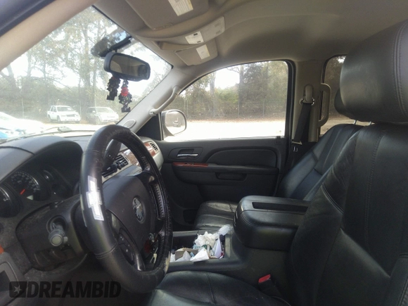 2010 Chevrolet Suburban LT with VIN 1GNUCJE01AR196820, listed as a IAAI auction lot 40713946 with 234,838 mi miles and . Bid and sale history available at DreamBid. Image 5.