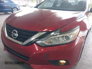 2018 Nissan Altima 2.5 S with VIN 1N4AL3AP5JC212083, listed as a IAAI auction lot 42181501 with 112,031 mi miles. Bid and sale history available at carsss.com. Image 6.