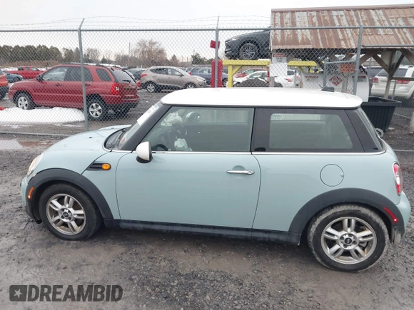 2013 MINI Hardtop z VIN WMWSU3C51DT686959, wystawiony jako IAAI lot #41020389 z przebiegiem 86 770 mil mil oraz . Historia ofert i sprzedaży dostępna na DreamBid. Obrazek 15.