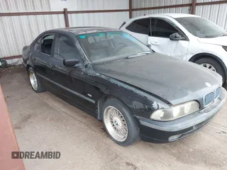 1998 BMW 5 Series 528i z VIN WBADD6325WBW34033, wystawiony jako IAAI lot #41025167 z przebiegiem Nie podano mil oraz . Historia ofert i sprzedaży dostępna na DreamBid. Obrazek 1.