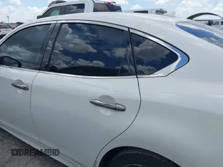 2017 Infiniti Q70 3.7 z VIN JN1BY1AP3HM741611, wystawiony jako IAAI lot #42596422 z przebiegiem 90 375 mil mil oraz . Historia ofert i sprzedaży dostępna na DreamBid. Obrazek 14.