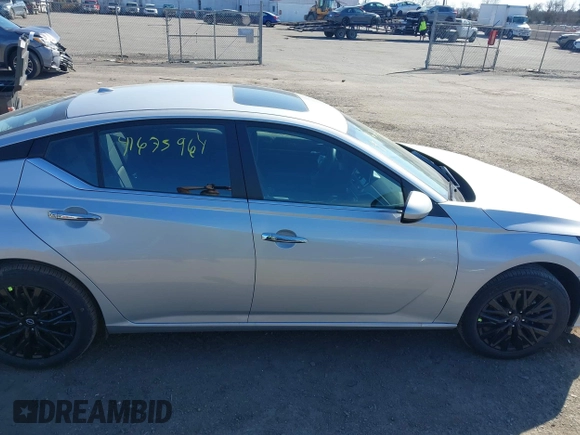 2025 Nissan Altima SV with VIN 1N4BL4DW9SN361566, listed as a IAAI auction lot 41675964 with 1,070 mi miles and . Bid and sale history available at DreamBid. Image 13.