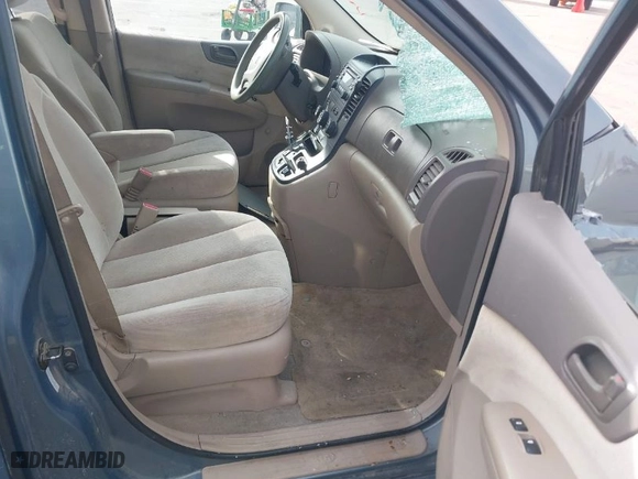 2006 Kia Sedona LX with VIN KNDMB233966090557, listed as a IAAI auction lot 42079046 with 198,851 mi miles. Bid and sale history available at carsss.com. Image 5.