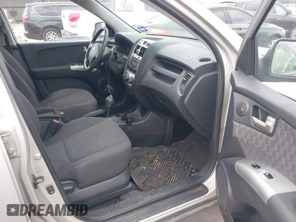 2005 Kia Sportage LX with VIN KNDJF723757087655, listed as a IAAI auction lot 41706354 with 164,736 mi miles and . Bid and sale history available at carsss.com. Image 5.