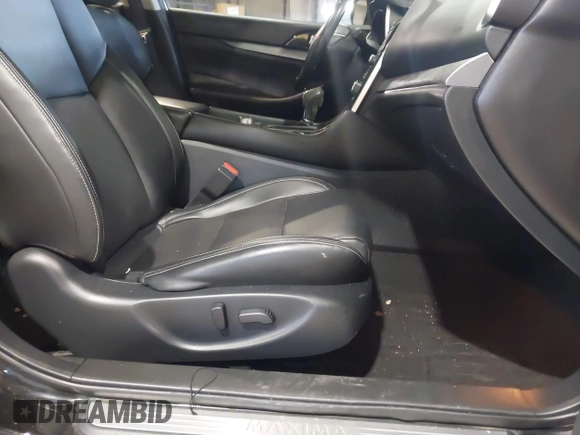 2017 Nissan Maxima SV with VIN 1N4AA6AP7HC405028, listed as a IAAI auction lot 41358504 with 92,231 mi miles. Bid and sale history available at carsss.com. Image 5.
